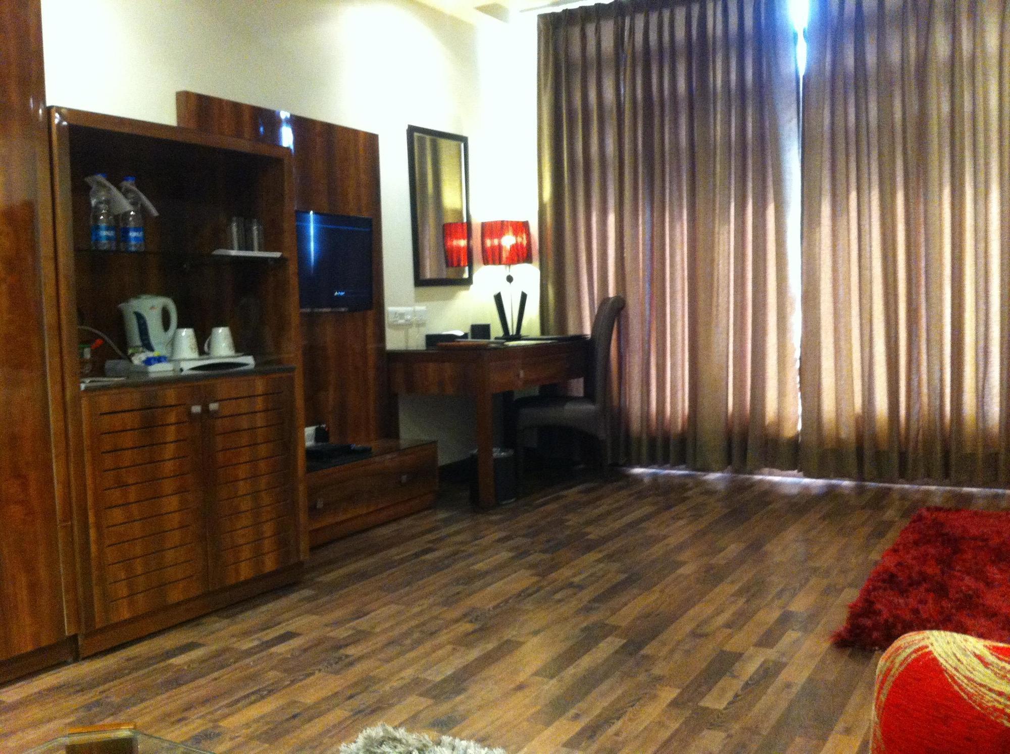 One Earth Avaas Hotel อัมริตสา ภายนอก รูปภาพ