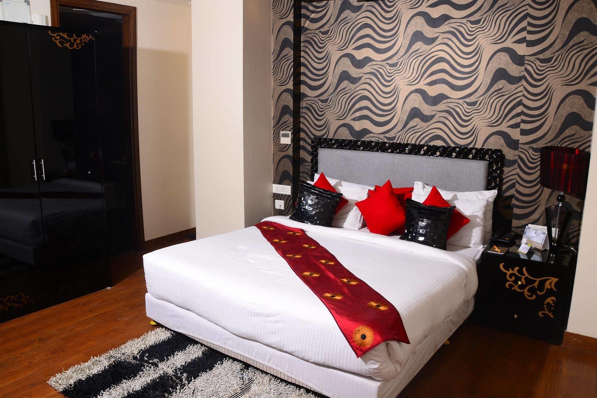 One Earth Avaas Hotel อัมริตสา ภายนอก รูปภาพ